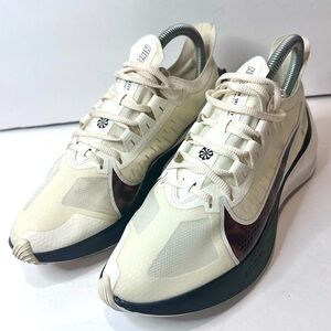Women’s Nike zoom gravity Cream and Black Sneakers